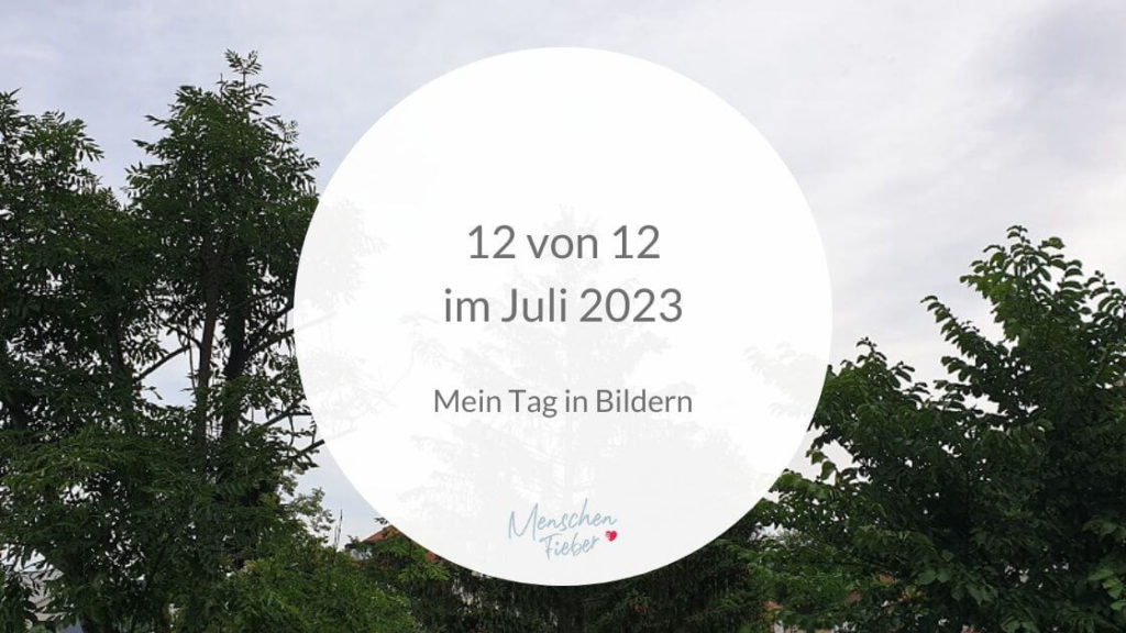Baumkronen und dunkle Wolken mit Aufschrift: 12 von 12 im Juli 2023: Mein Tag in Bildern