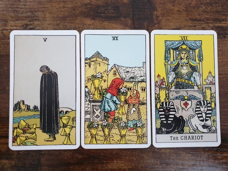 3 Tarotkarten auf einem Tisch