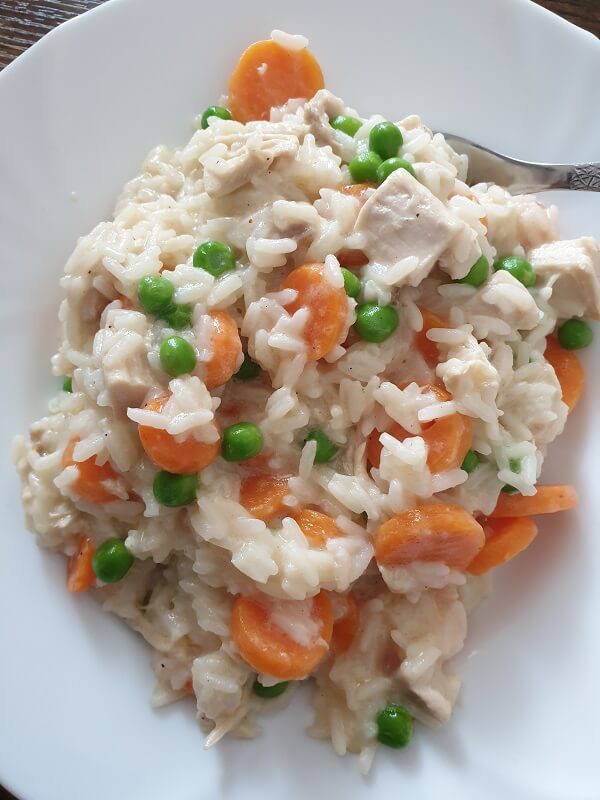 Mittagsteller mit Reisgericht