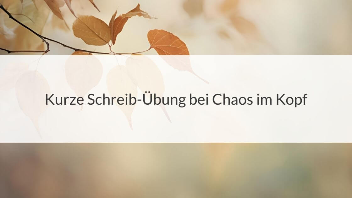Grafik mit Herbstblättern und der Aufschrift Kurze Schreib-Übung bei Chaos im Kopf