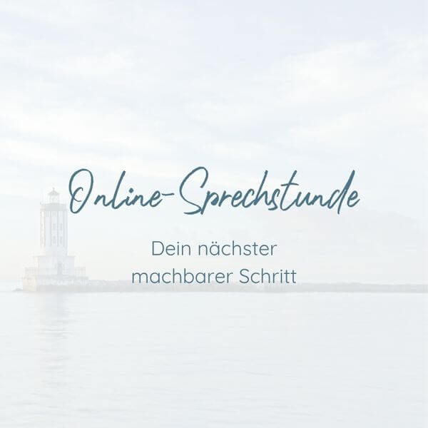 Online-Sprechstunde_q26 Online-Sprechstunde: Dein nächster machbarer Schritt. Im Hintergrund ein Leuchtturm.
