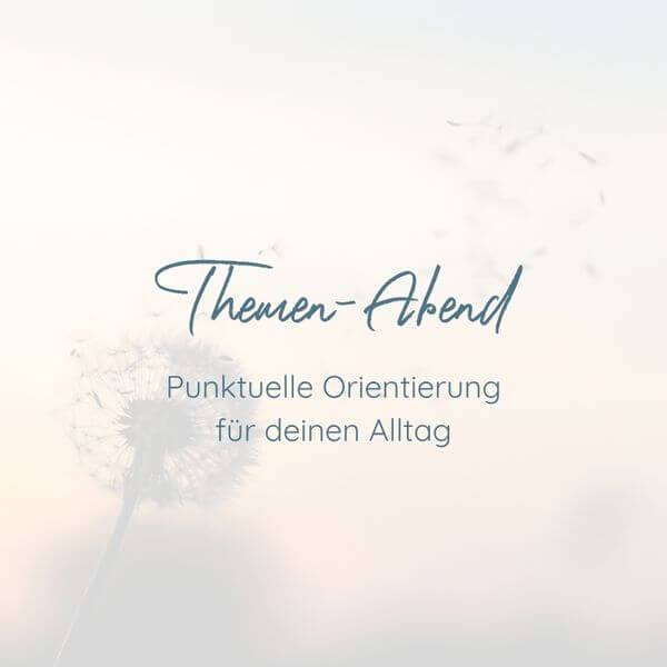 Themen-Abend_q26 Punktuelle Orientierung für deinen Alltag. Im Hintergrund eine Pusteblume im Abendlicht.