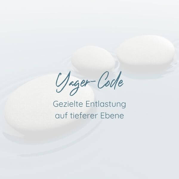 Yager-Code_q26 Yager-Code – Gezielte Entlastung auf tieferer Ebene. Im Hintergrund graue, glatte Kieselsteine im Wasser.